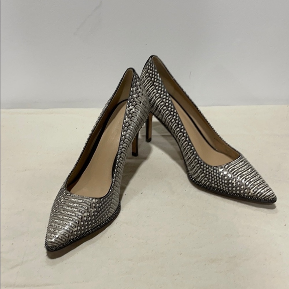 Coach pumps